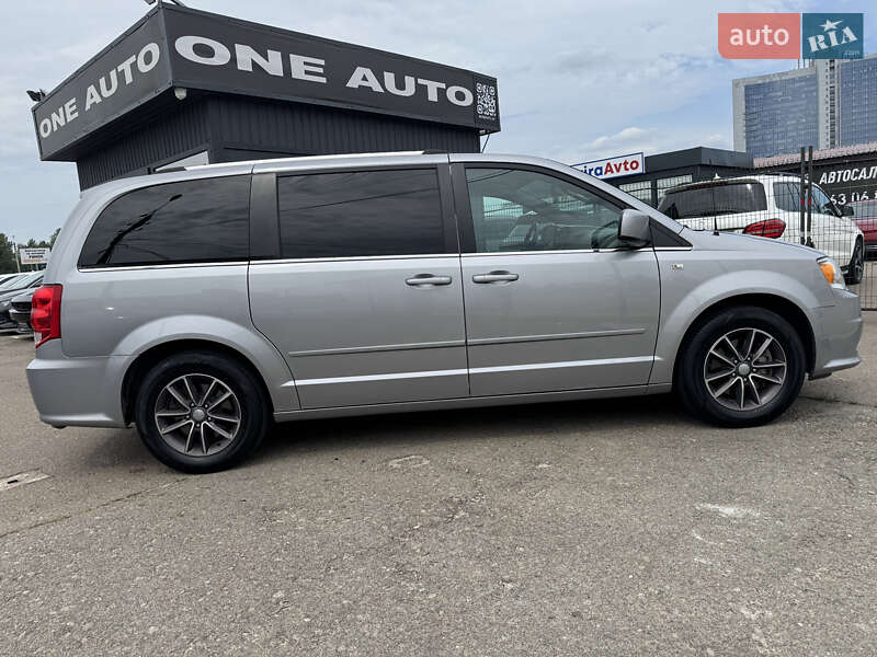 Мінівен Dodge Grand Caravan 2017 в Києві