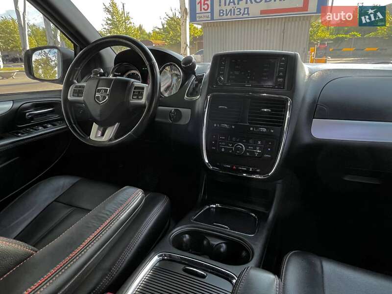 Минивэн Dodge Grand Caravan 2017 в Днепре