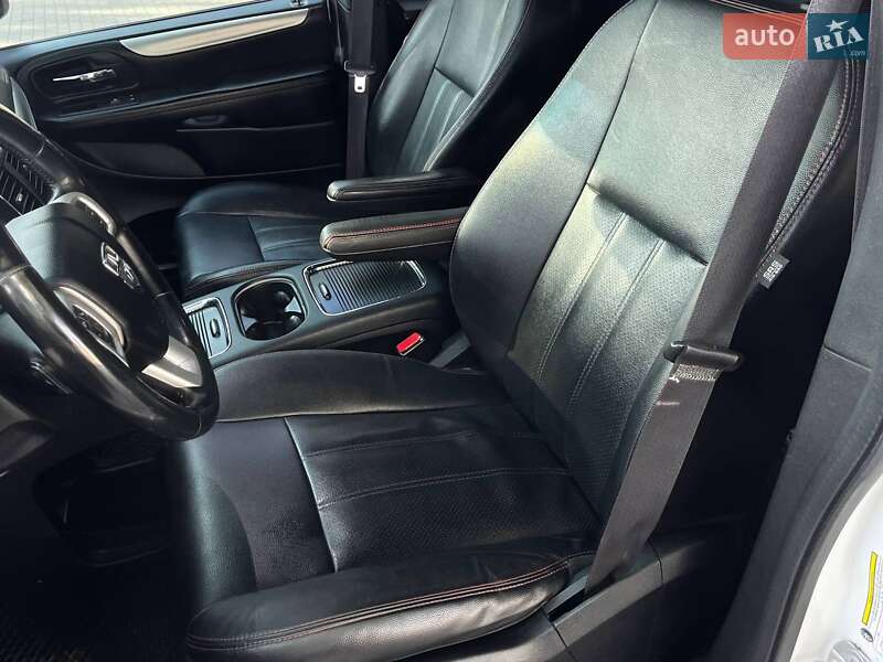 Минивэн Dodge Grand Caravan 2017 в Днепре