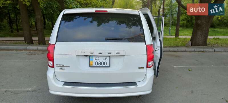Минивэн Dodge Grand Caravan 2017 в Киеве