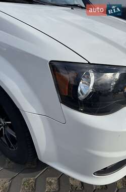 Минивэн Dodge Grand Caravan 2017 в 