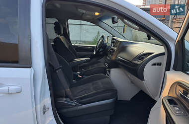 Мінівен Dodge Grand Caravan 2017 в 