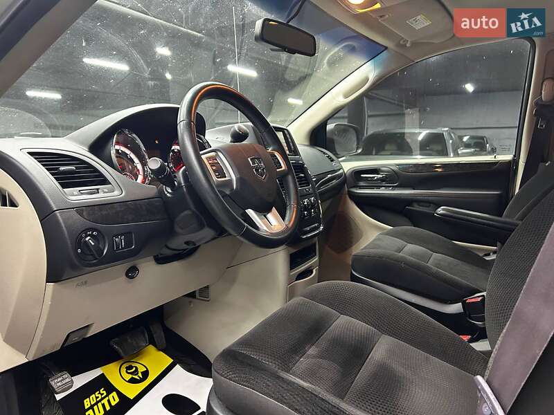 Мінівен Dodge Grand Caravan 2017 в Чернівцях