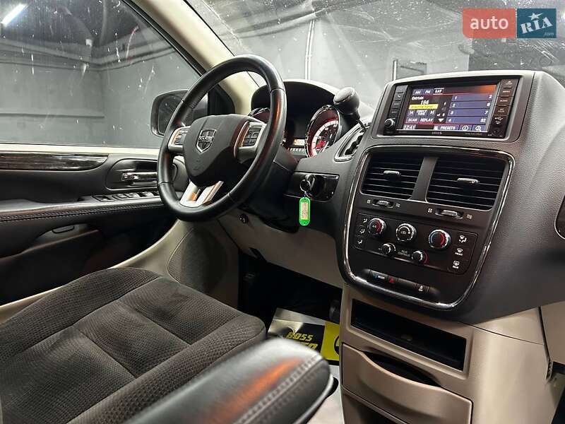 Мінівен Dodge Grand Caravan 2017 в Чернівцях
