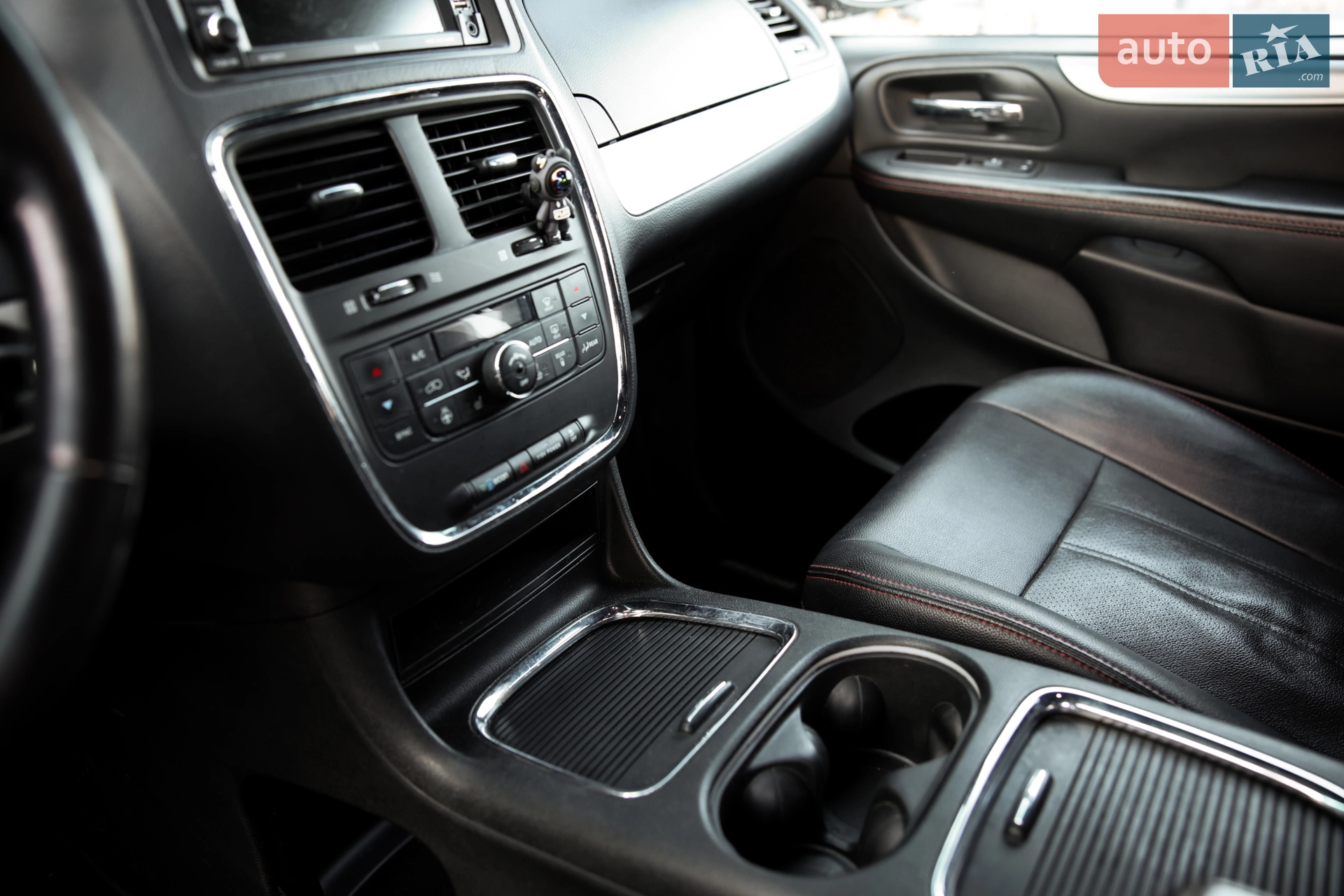 2017 Dodge Caravan - мініатюра 27