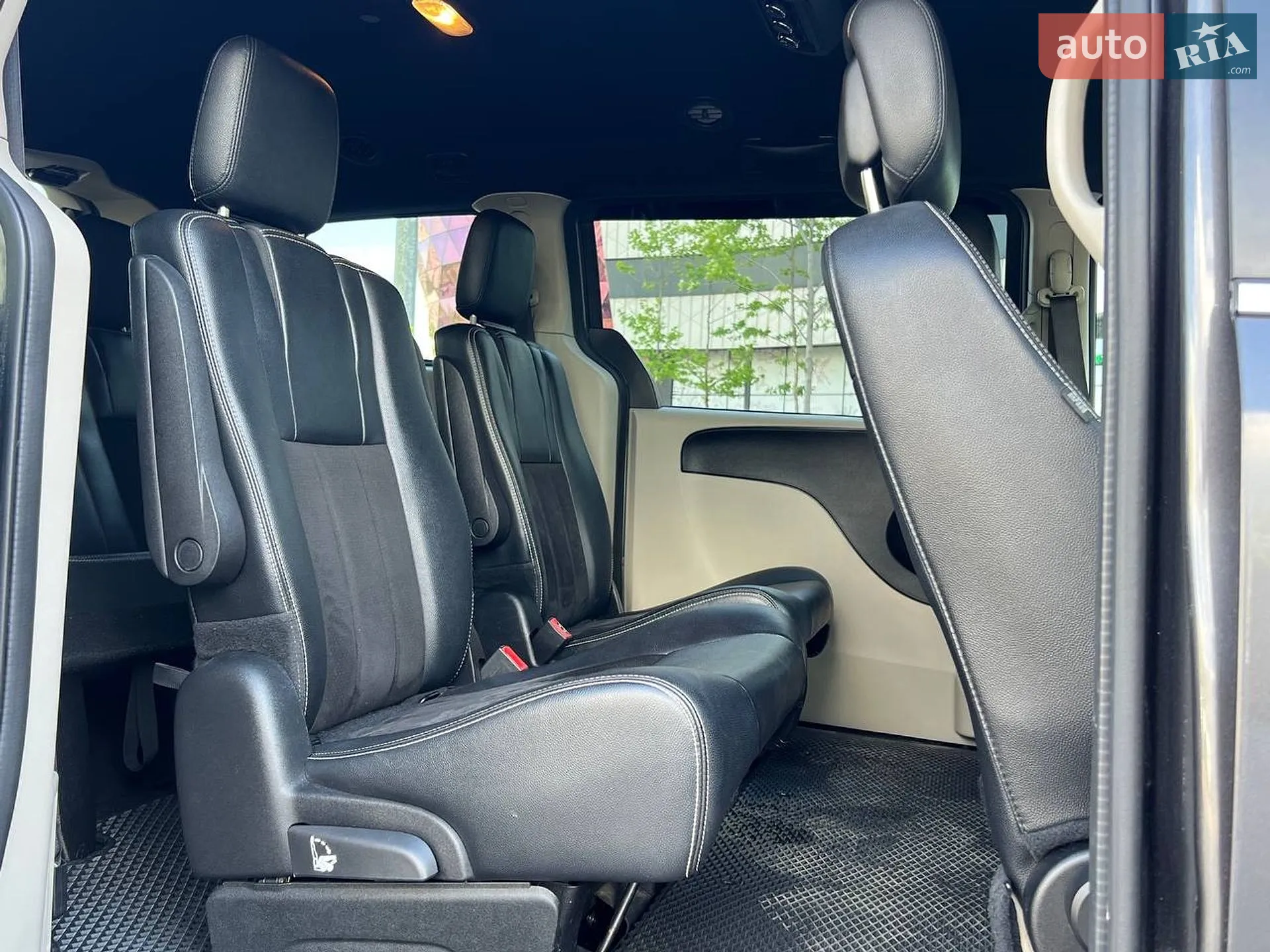2019 Dodge Caravan - мініатюра 11