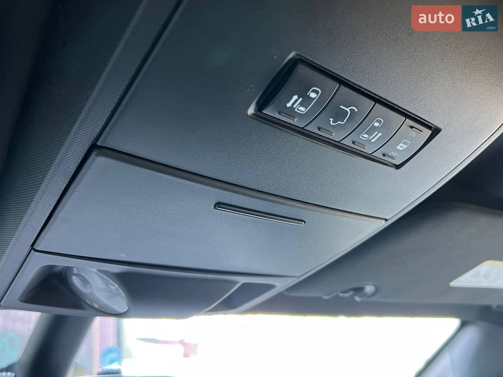 2019 Dodge Caravan - мініатюра 28