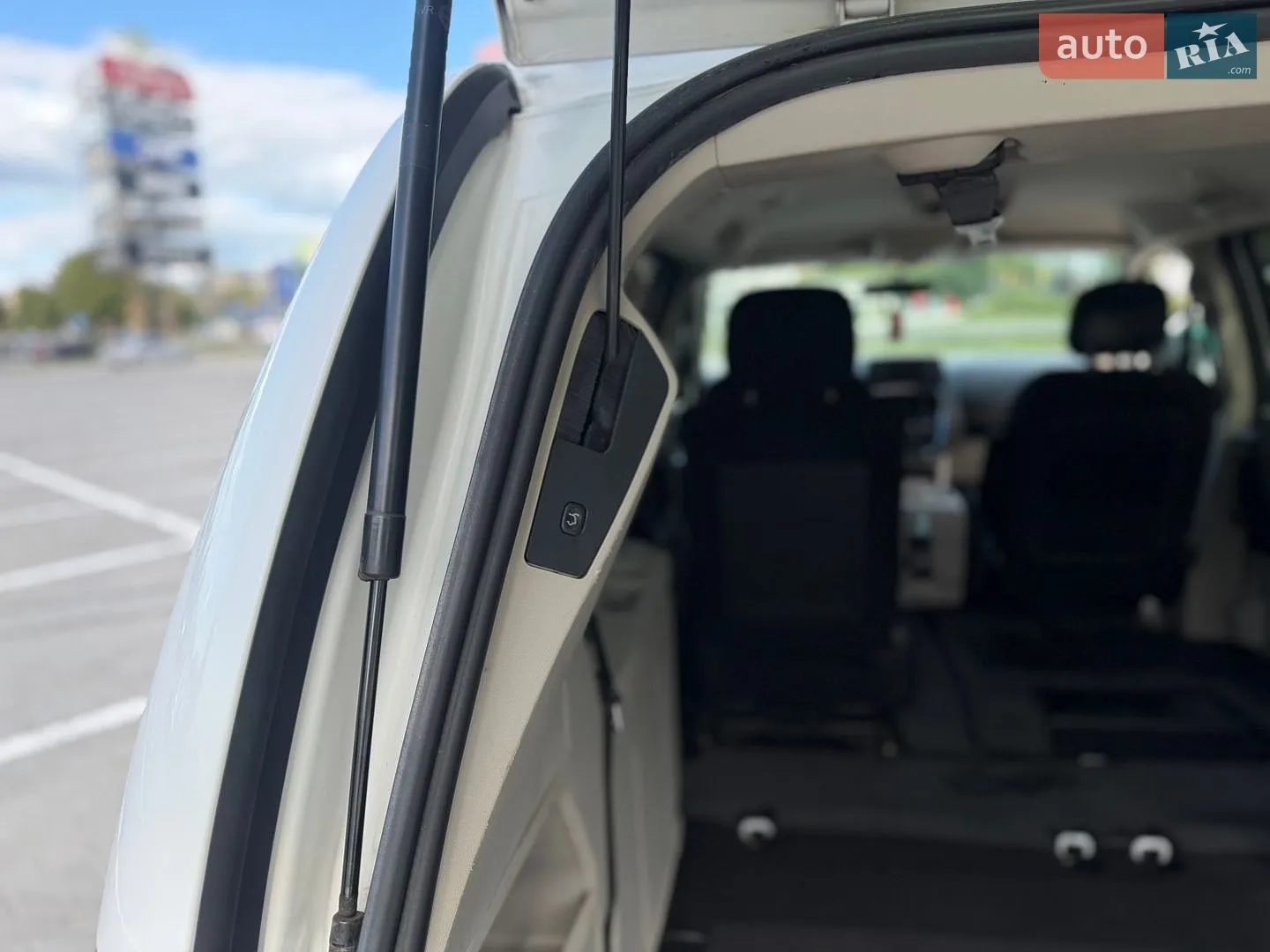 2015 Dodge Caravan - мініатюра 28
