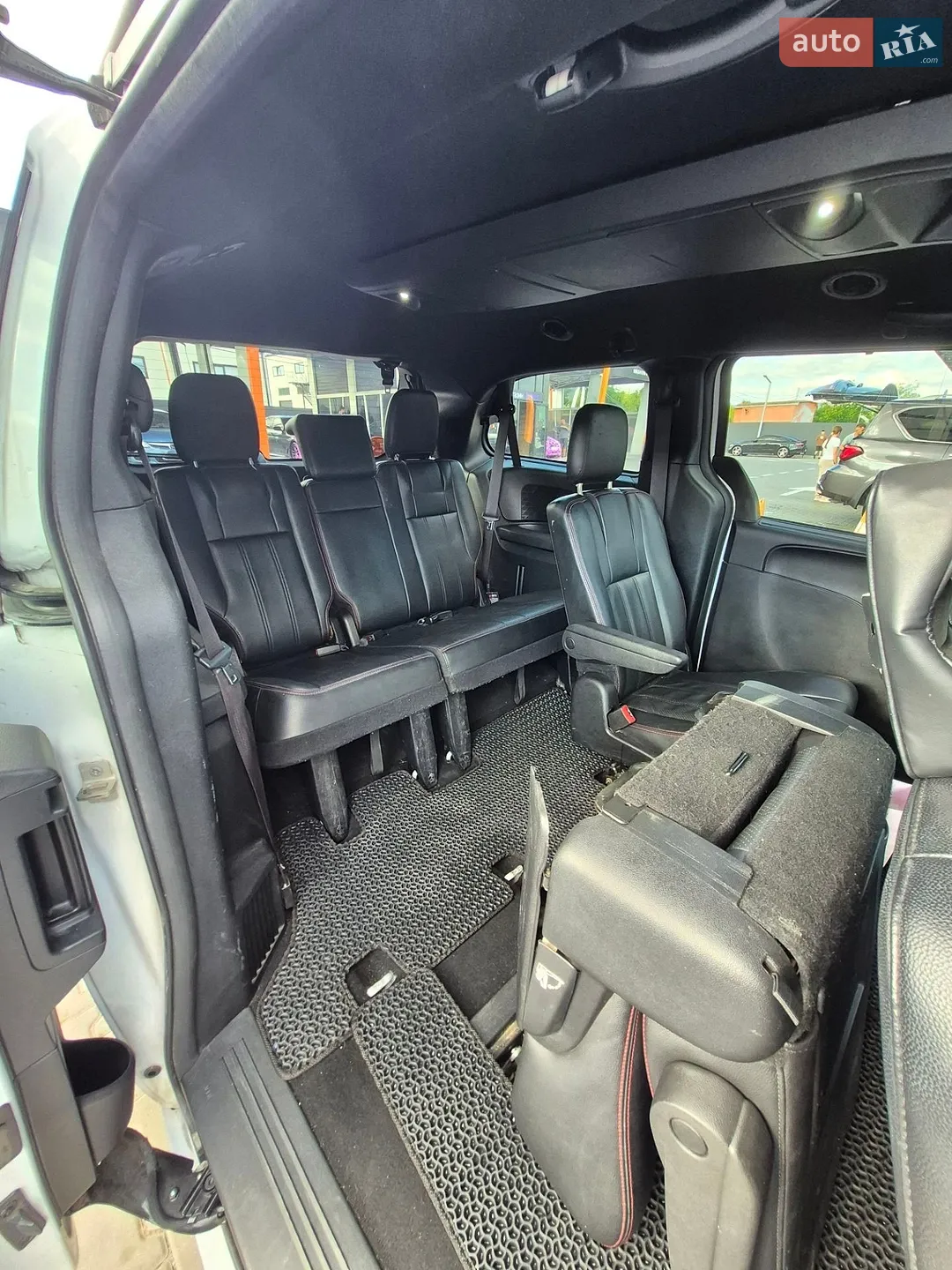2019 Dodge Caravan - мініатюра 35