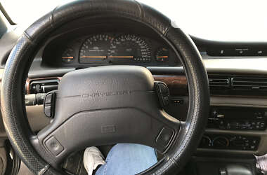 Седан Dodge Intrepid 1993 в Бучі