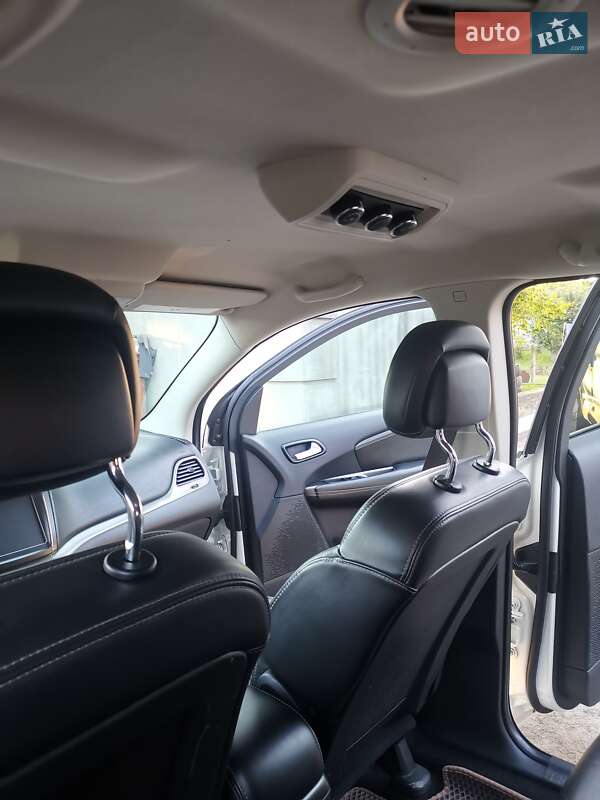 Позашляховик / Кросовер Dodge Journey 2015 в Володимирі