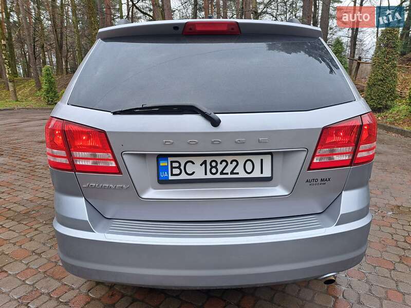 Внедорожник / Кроссовер Dodge Journey 2016 в Стебнику