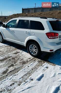 Позашляховик / Кросовер Dodge Journey 2016 в 