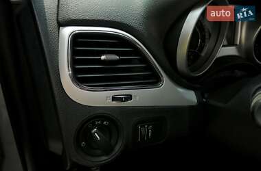 Позашляховик / Кросовер Dodge Journey 2015 в 