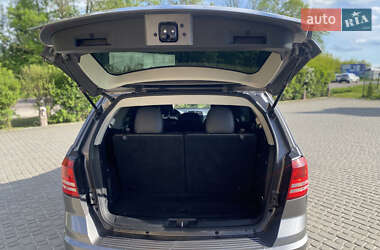 Позашляховик / Кросовер Dodge Journey 2012 в 