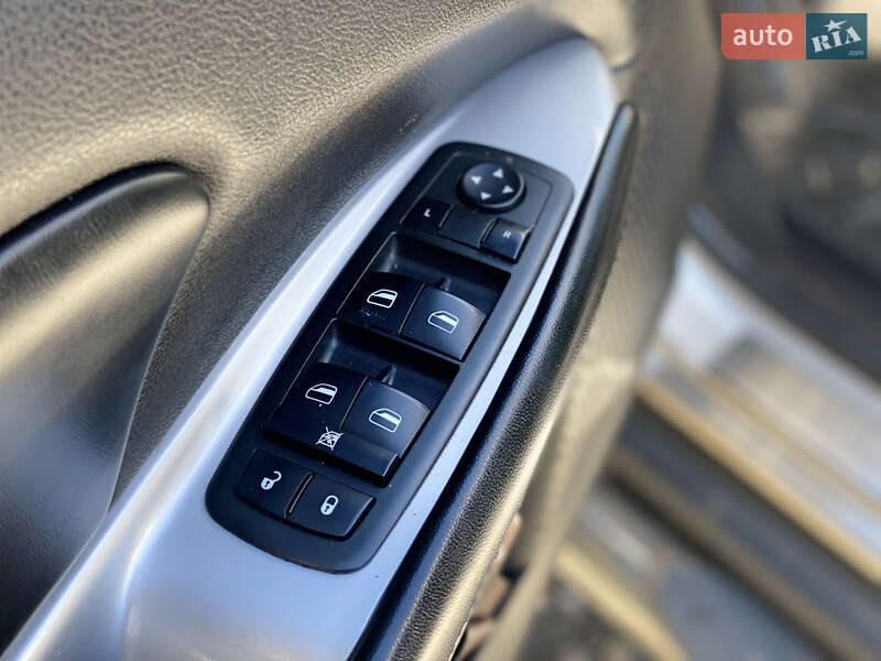 Позашляховик / Кросовер Dodge Journey 2013 в Києві