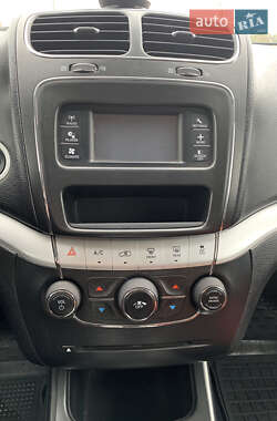 Позашляховик / Кросовер Dodge Journey 2012 в 