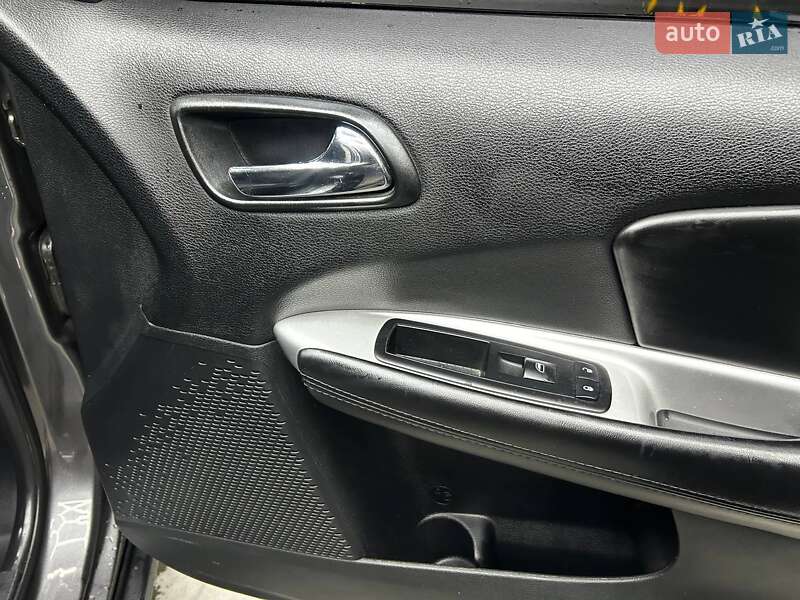 Позашляховик / Кросовер Dodge Journey 2014 в Чернівцях