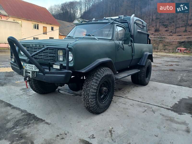 Dodge M 880 1976