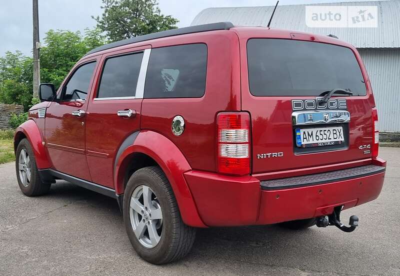 Внедорожник / Кроссовер Dodge Nitro 2008 в Бердичеве