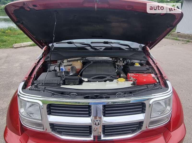 Внедорожник / Кроссовер Dodge Nitro 2008 в Бердичеве