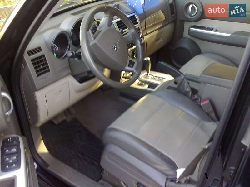 Внедорожник / Кроссовер Dodge Nitro 2007 в Луцке