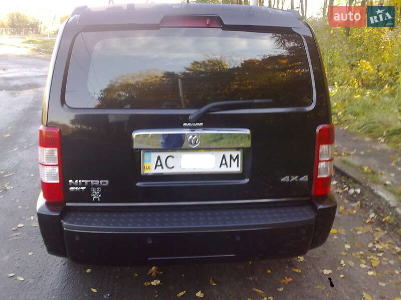 Внедорожник / Кроссовер Dodge Nitro 2007 в Луцке