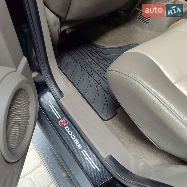 Внедорожник / Кроссовер Dodge Nitro 2007 в Луцке