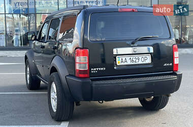 Внедорожник / Кроссовер Dodge Nitro 2007 в 