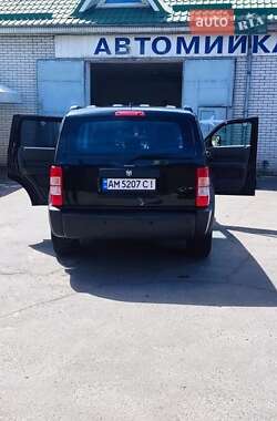 Внедорожник / Кроссовер Dodge Nitro 2007 в 