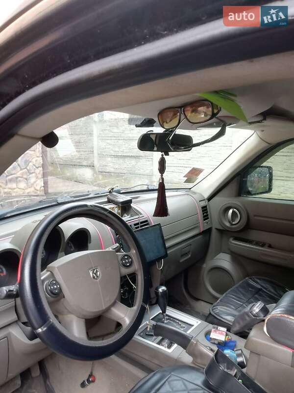 Внедорожник / Кроссовер Dodge Nitro 2007 в Черновцах