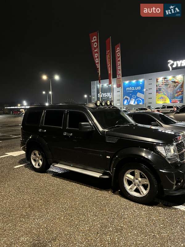 Внедорожник / Кроссовер Dodge Nitro 2008 в Черновцах
