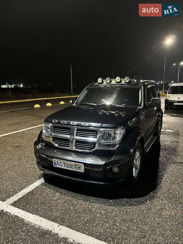 Внедорожник / Кроссовер Dodge Nitro 2008 в Черновцах
