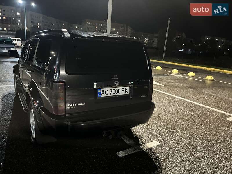 Внедорожник / Кроссовер Dodge Nitro 2008 в Черновцах