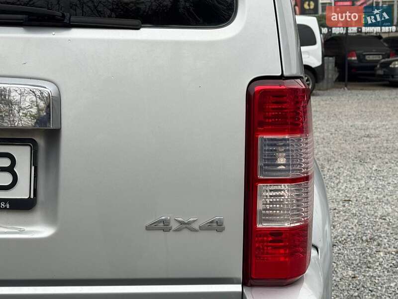 Внедорожник / Кроссовер Dodge Nitro 2007 в Днепре