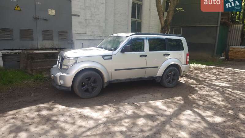 Позашляховик / Кросовер Dodge Nitro 2007 в Чернівцях