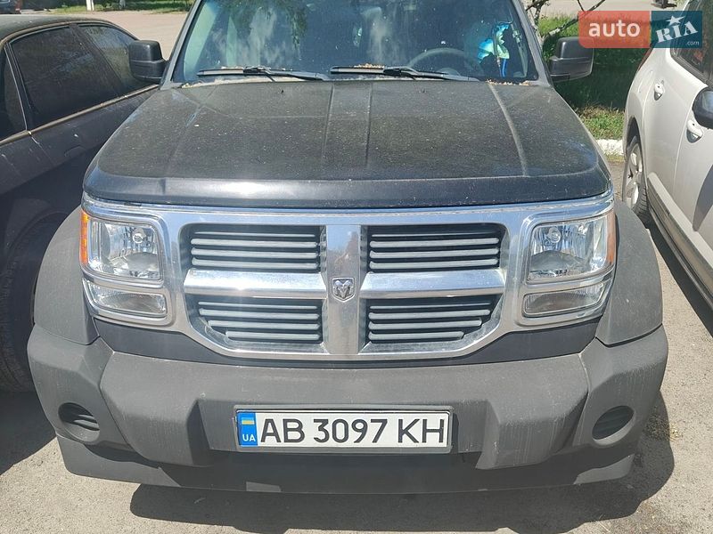 Внедорожник / Кроссовер Dodge Nitro 2007 в Остроге