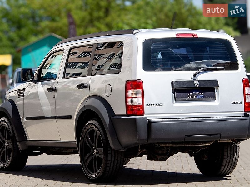 Внедорожник / Кроссовер Dodge Nitro 2007 в Львове