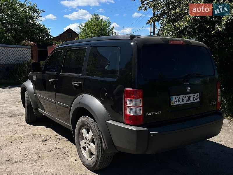 Внедорожник / Кроссовер Dodge Nitro 2007 в Харькове