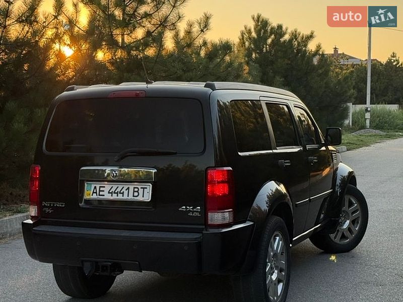 Внедорожник / Кроссовер Dodge Nitro 2008 в Днепре