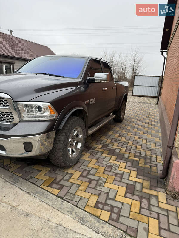 Пикап Dodge RAM 1500 2015 в Софиевке
