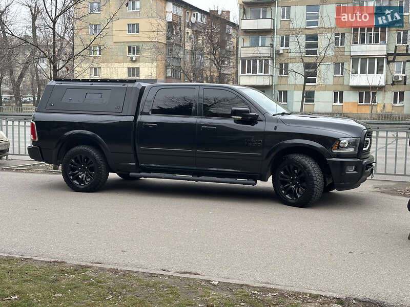 Dodge RAM 1500 2015