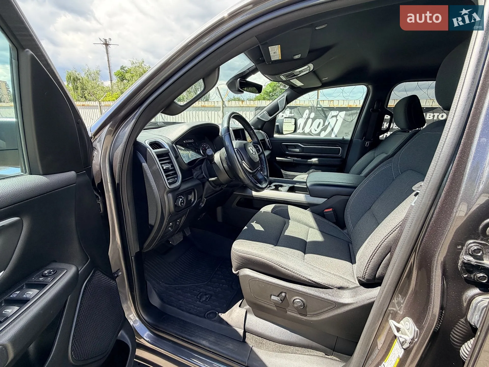 2020 Dodge RAM - мініатюра 37