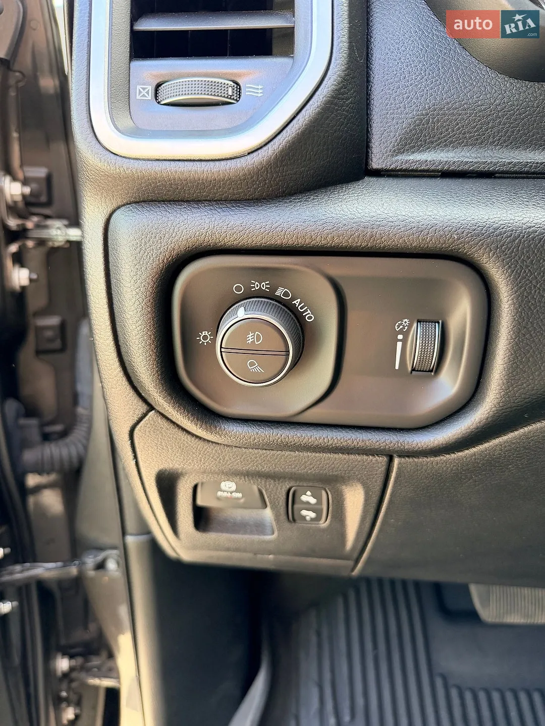 2020 Dodge RAM - мініатюра 41