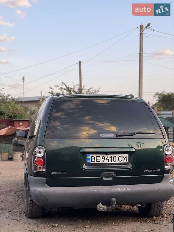 Минивэн Dodge Ram Van 2000 в Николаеве