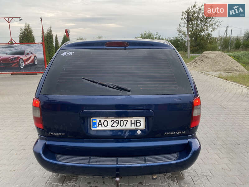 Минивэн Dodge Ram Van 2003 в Берегово