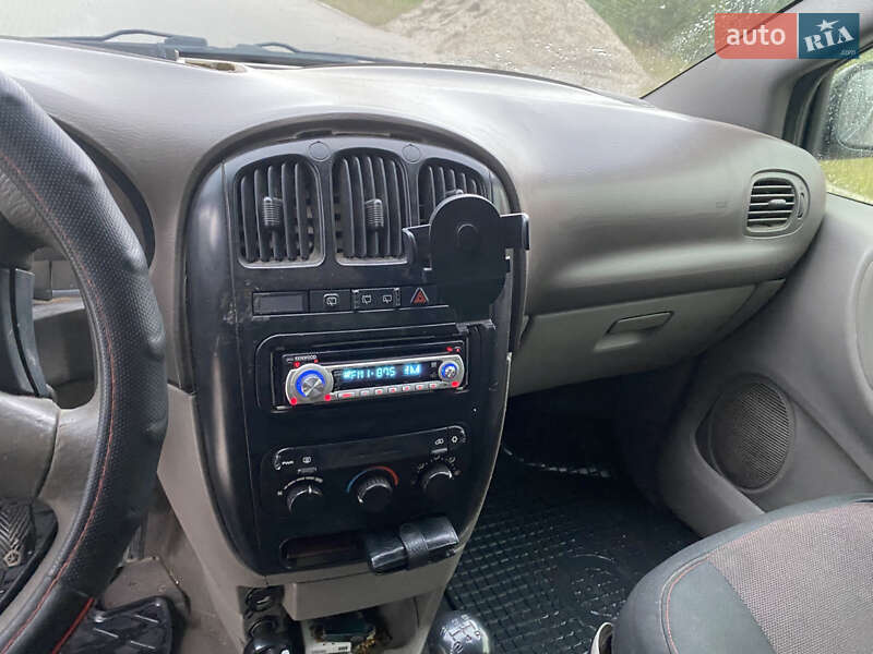 Минивэн Dodge Ram Van 2003 в Берегово