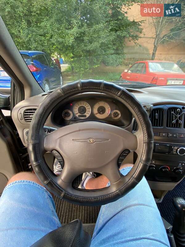 Мінівен Dodge Ram Van 2002 в Чернівцях