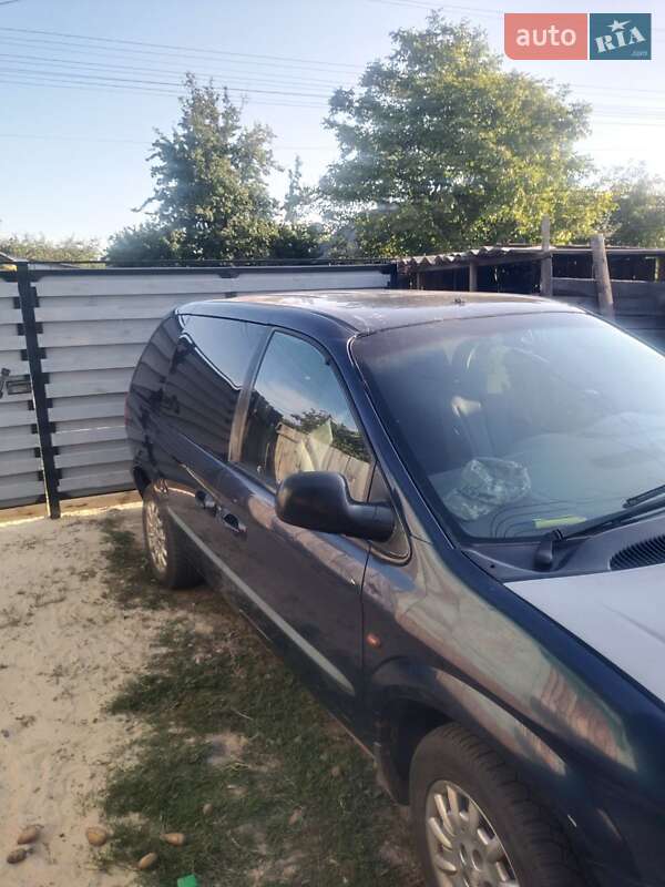 Минивэн Dodge Ram Van 2002 в Сновске
