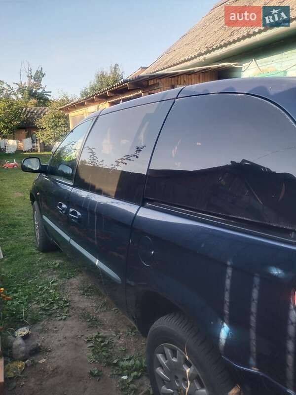 Минивэн Dodge Ram Van 2002 в Сновске